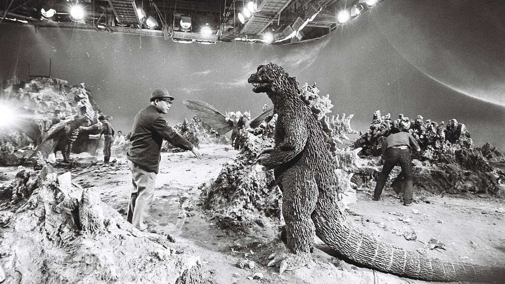 Godzilla behind the scenes - responsive example